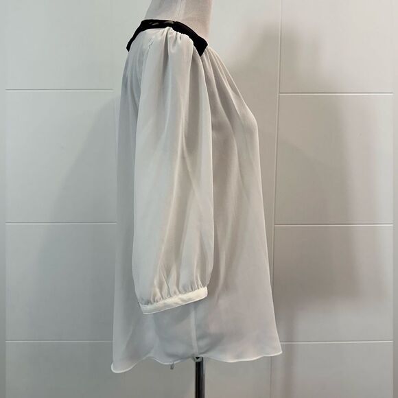 NWT BCX White and Cream Relaxed Blouse with Black Accents size medium - Picture 6 of 8